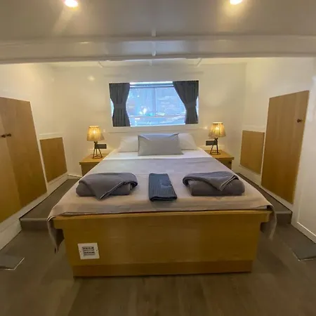 Yacht Botel *